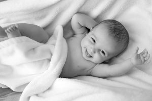 Van rompertjes tot jumpsuits: alles wat je moet weten over babykleding - stijlen, materialen, veiligheid en maatkeuze